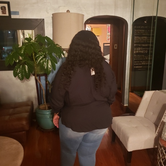 Plus size top - Picture 2 of 3